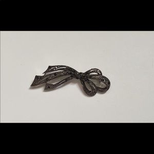 BLACK SILVER BOW BROOCH